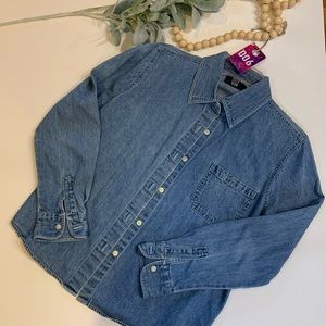 Very cute jean button up shirt. Sz. Xs long sleeve.